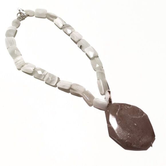 Chunky Agate Beaded Necklace with Large Faceted Stone Pendant - Picture 4 of 7